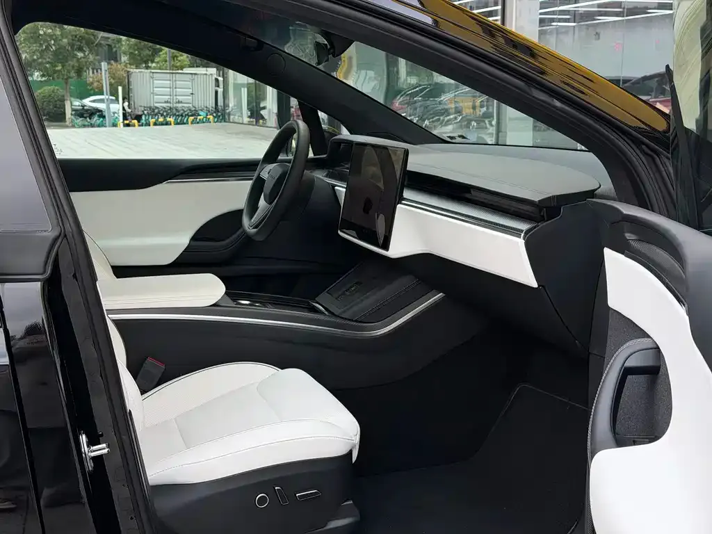 Tesla Model X — фото 7