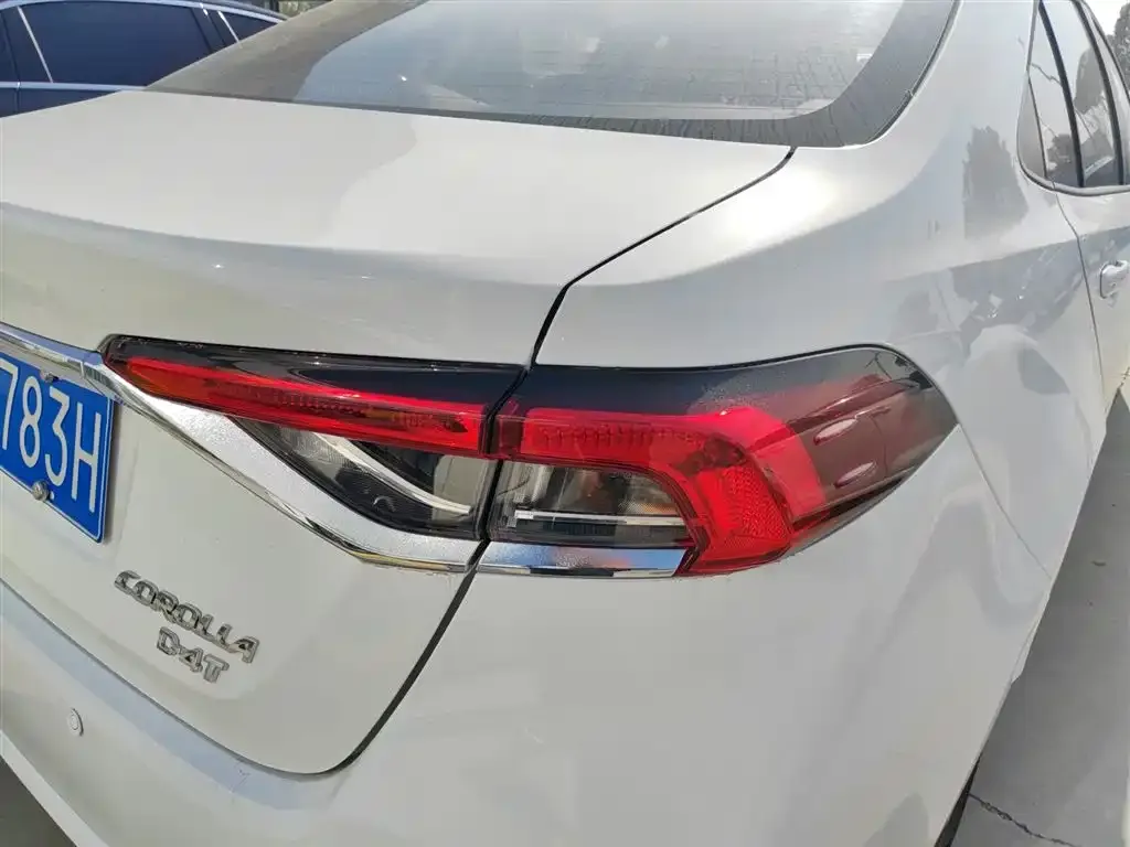 Toyota Corolla — фото 8