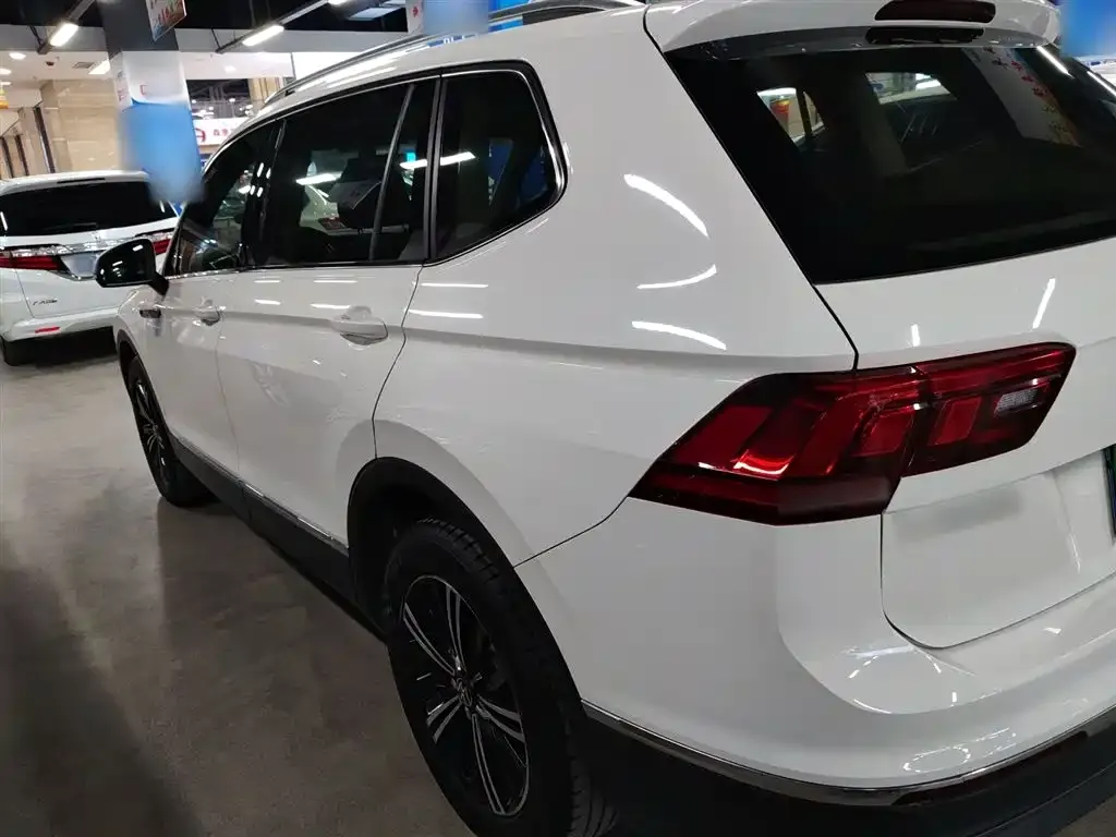 Volkswagen Tiguan L — фото 5