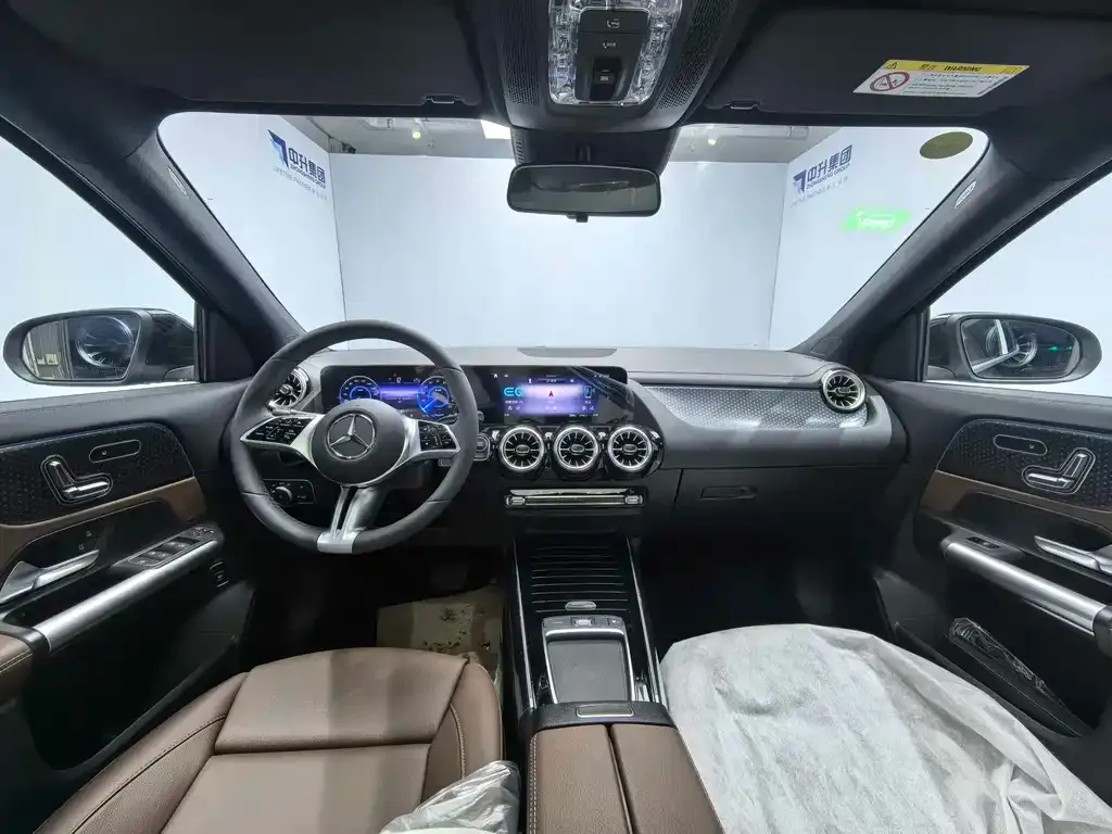Mercedes-Benz EQA — фото 10