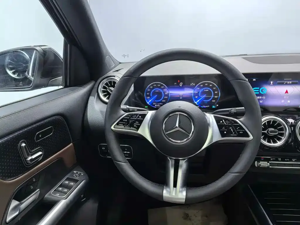 Mercedes-Benz EQA — фото 9