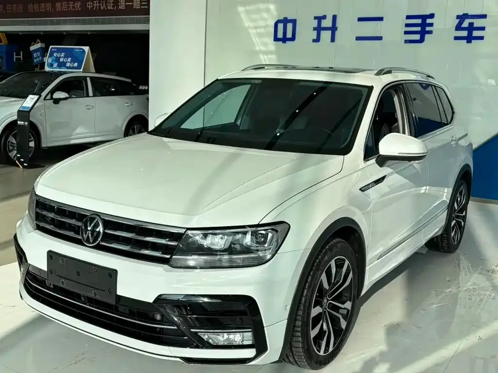 Volkswagen Tiguan L — фото 1
