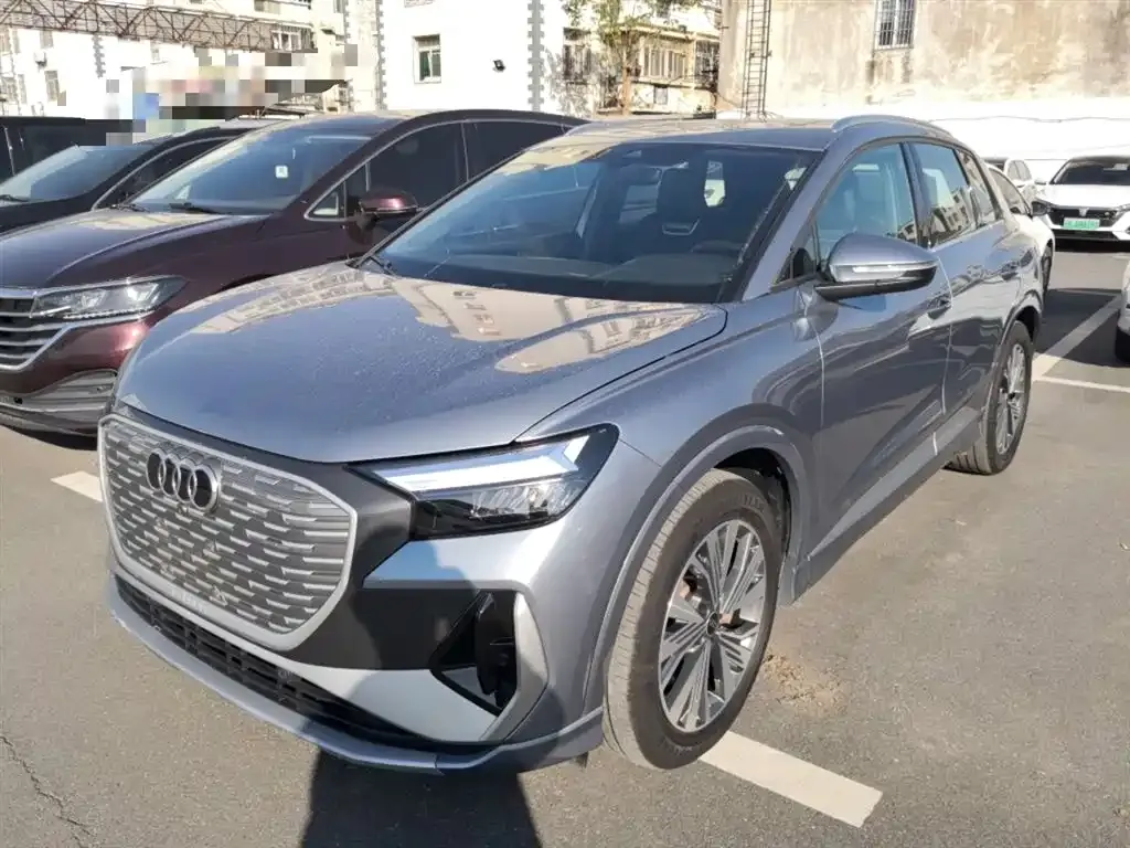 Audi Q4 e-tron — фото 2