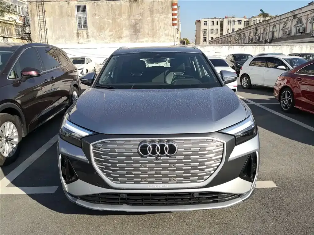 Audi Q4 e-tron — фото 3