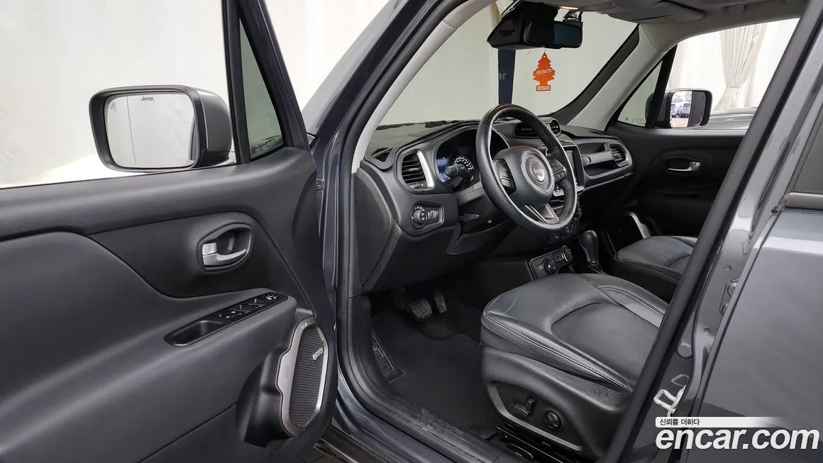 Jeep Renegade — фото 10