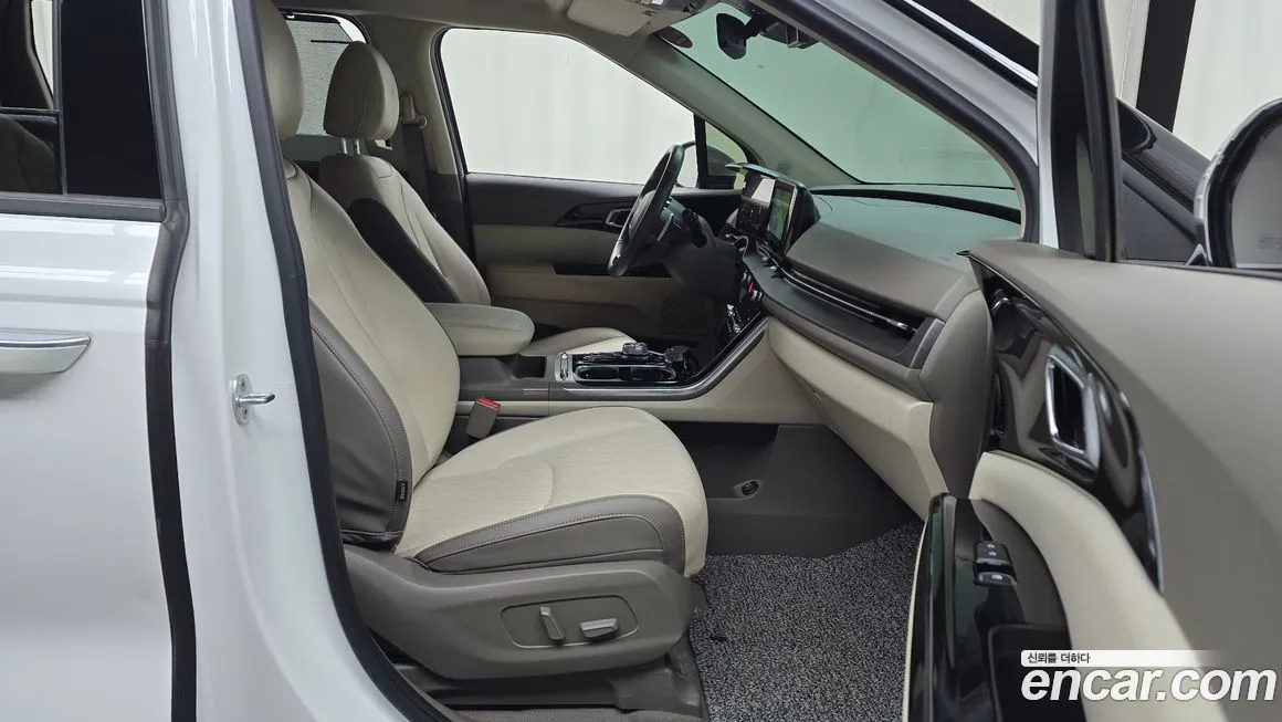 Kia Carnival — фото 10