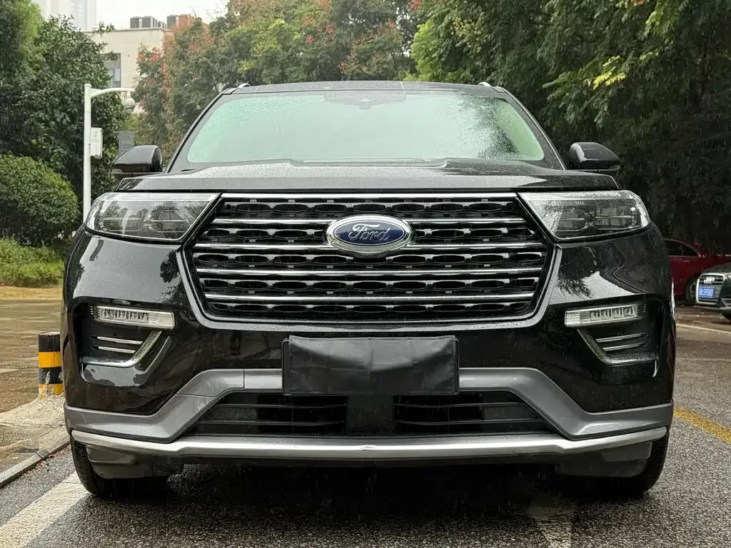 Ford Explorer — фото 1