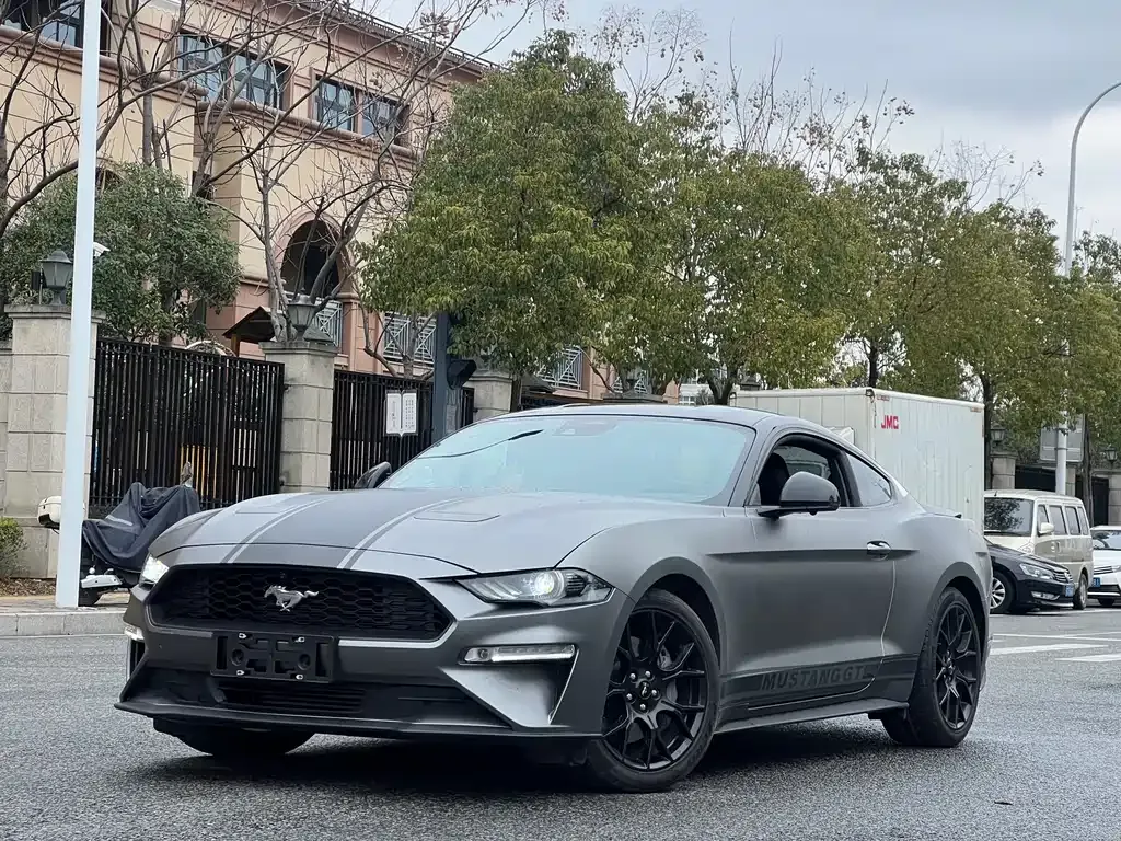Ford Mustang — фото 1