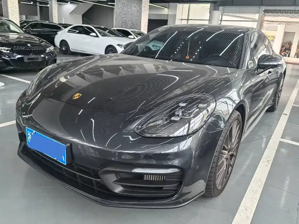 Porsche Panamera — фото 1