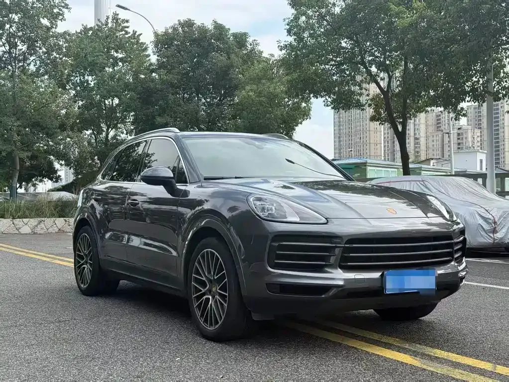 Porsche Cayenne — фото 1