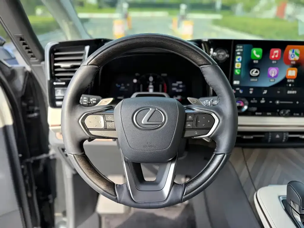 Lexus LM — фото 8