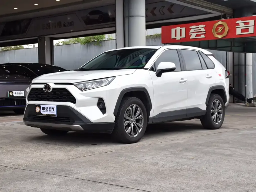 Toyota RAV4 — фото 1