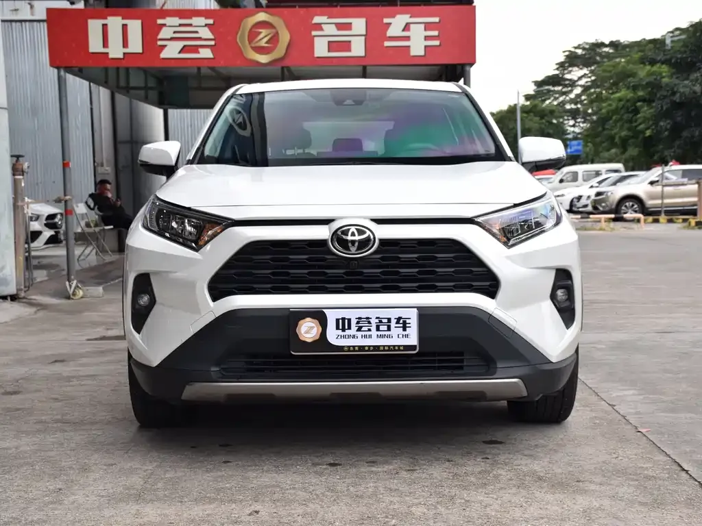 Toyota RAV4 — фото 2