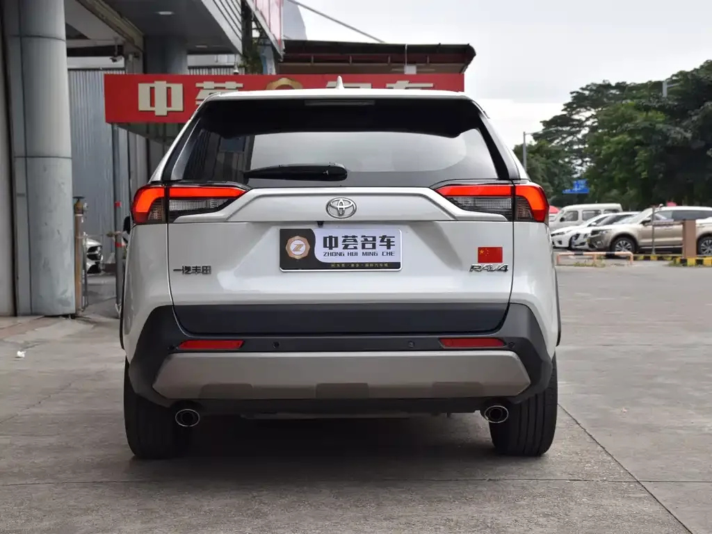 Toyota RAV4 — фото 6