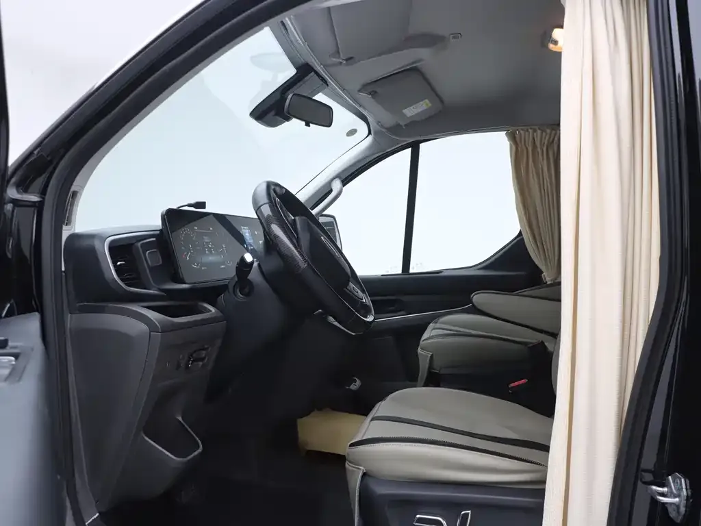Ford Tourneo — фото 7