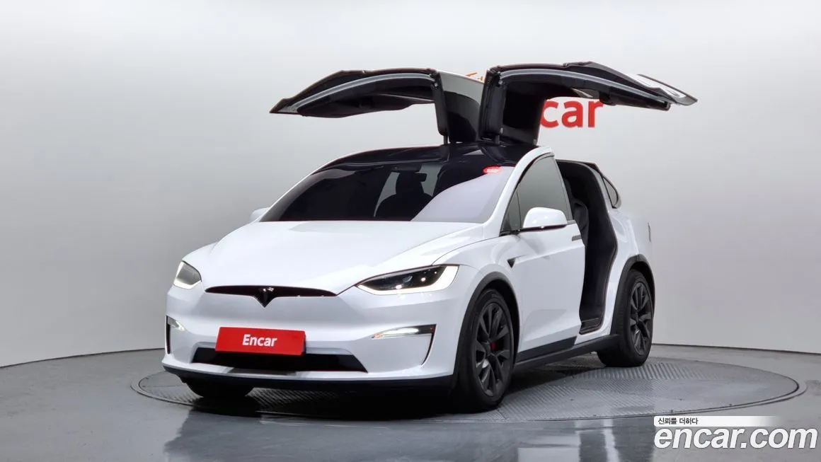 Tesla Model X — фото 1