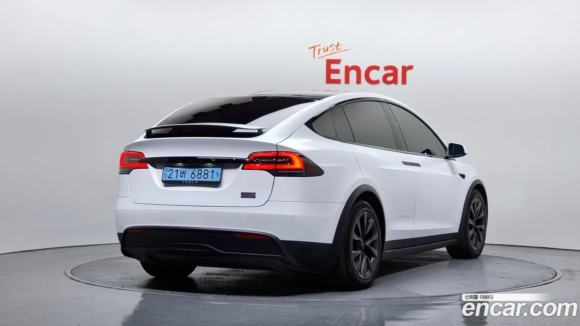 Tesla Model X — фото 2