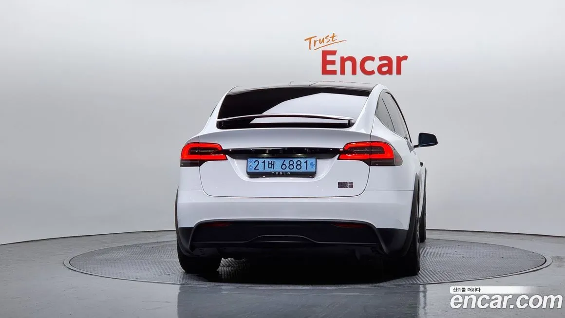 Tesla Model X — фото 4