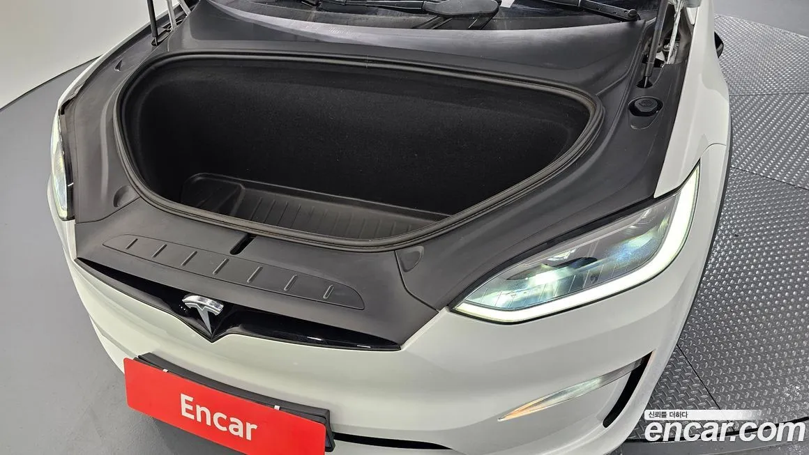Tesla Model X — фото 6