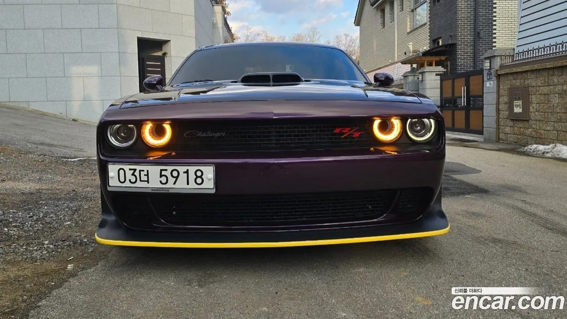 Dodge Challenger — фото 1