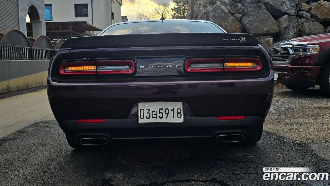 Dodge Challenger — фото 2
