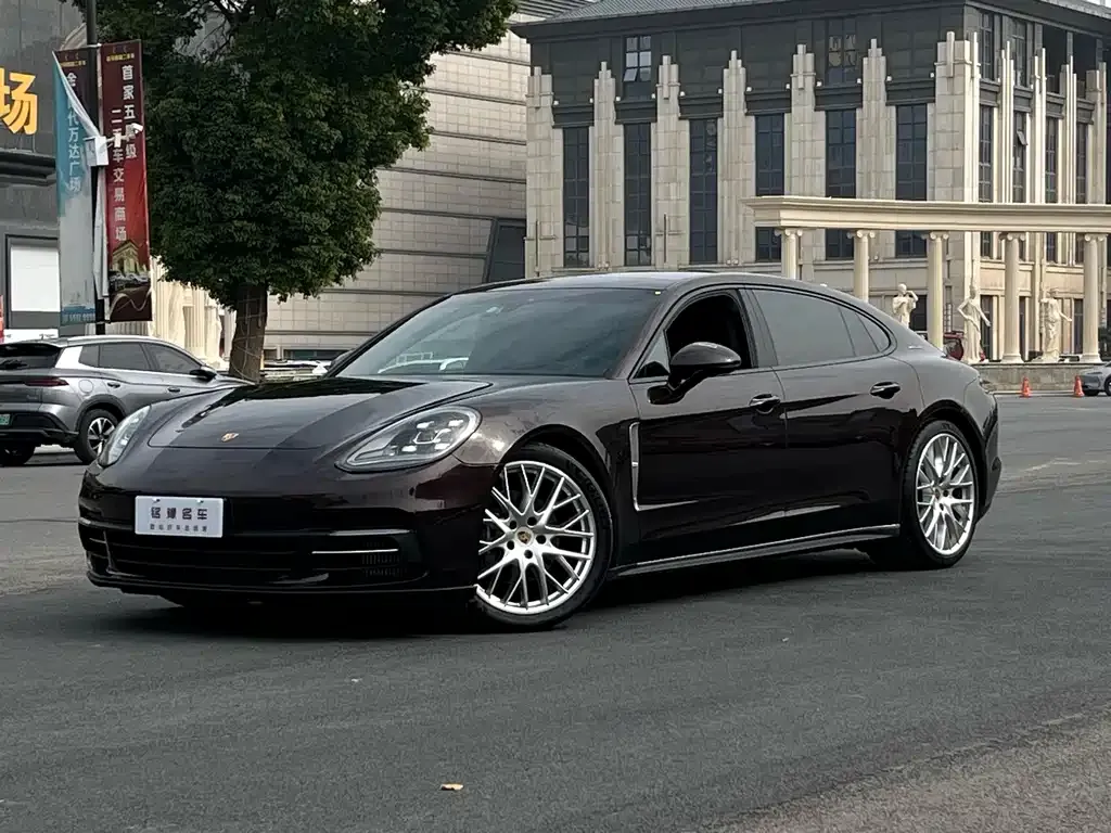 Porsche Panamera — фото 1