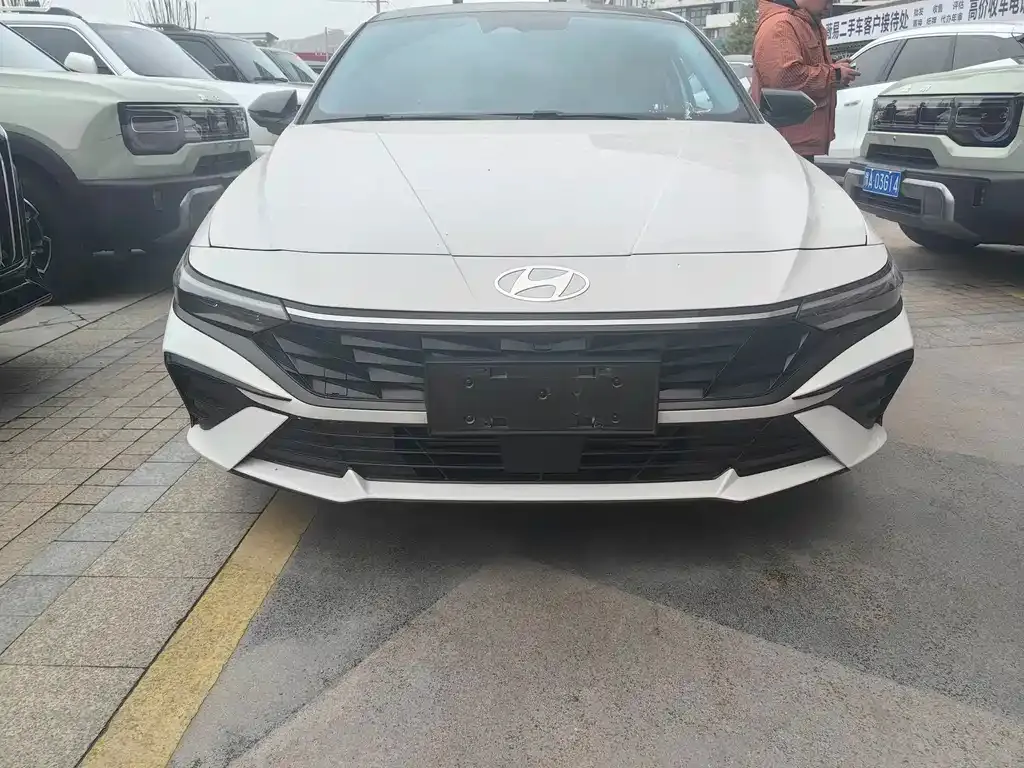 Hyundai Elantra — фото 2