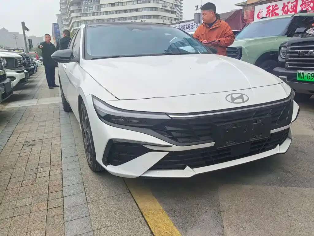 Hyundai Elantra — фото 3