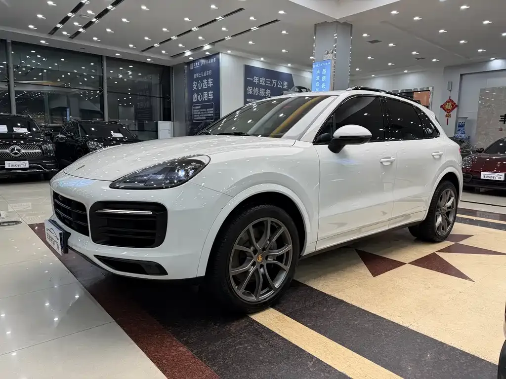 Porsche Cayenne — фото 1
