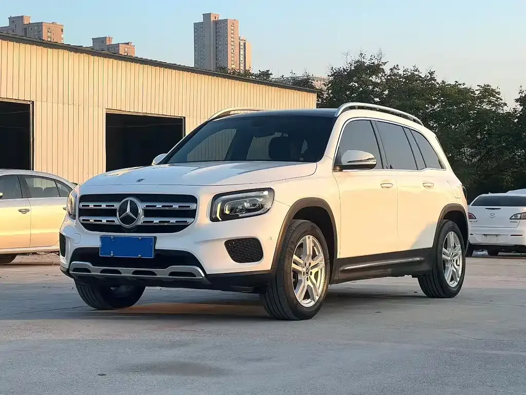 Mercedes-Benz GLB — фото 1