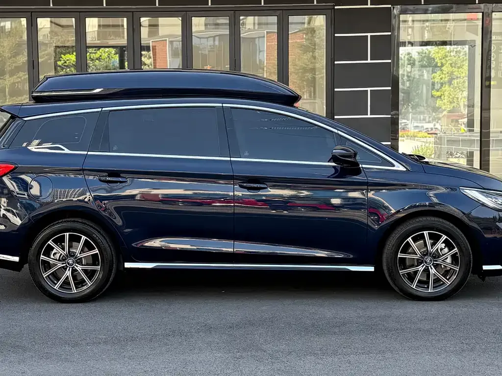BYD MAX New Energy — фото 4