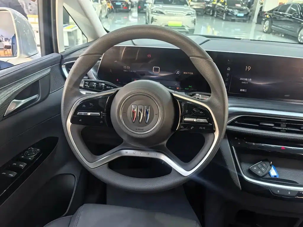 Buick GL8 Hybrid — фото 10