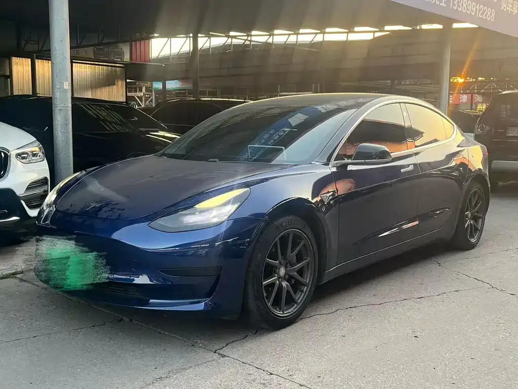 Tesla Model 3 — фото 1
