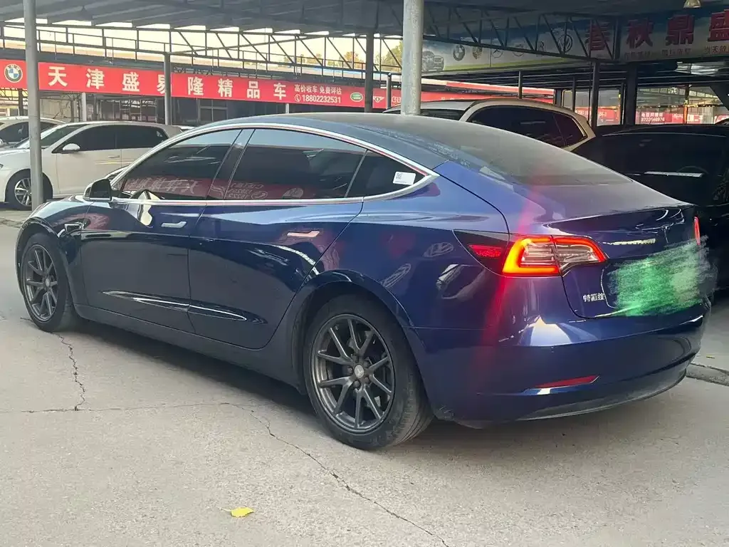 Tesla Model 3 — фото 2