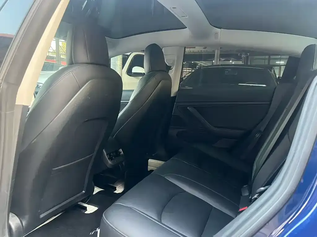 Tesla Model 3 — фото 4