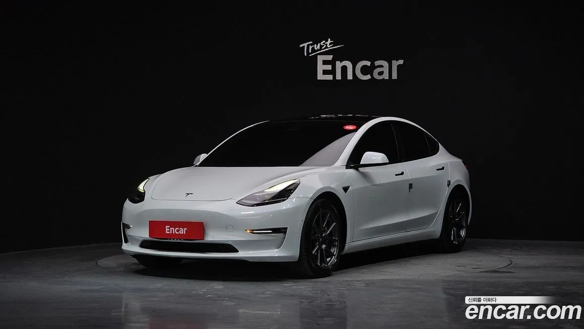 Tesla Model 3 — фото 1