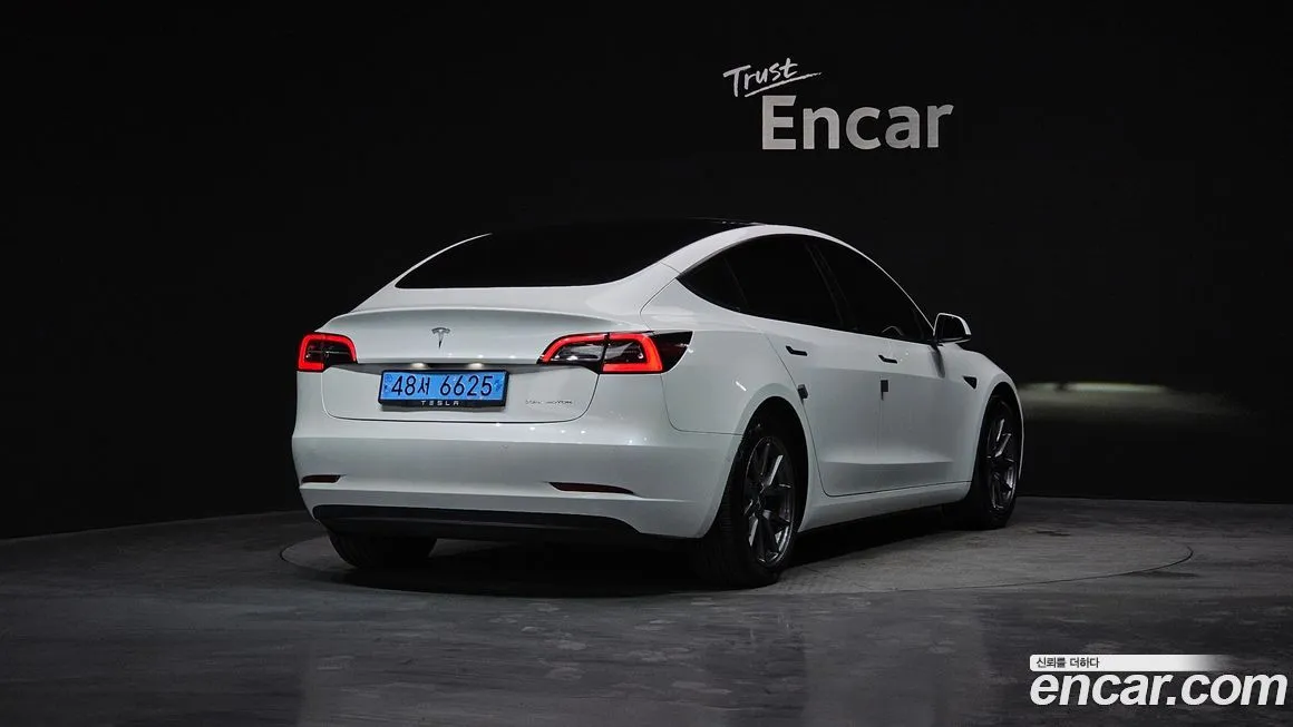 Tesla Model 3 — фото 2