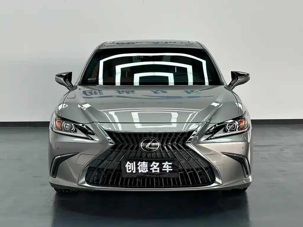 Lexus ES — фото 1