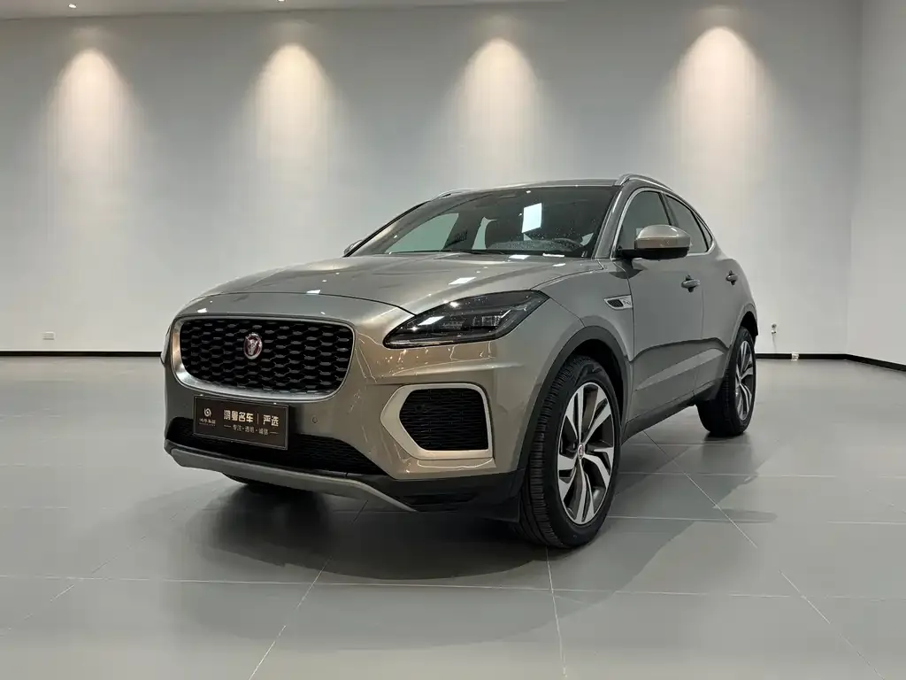 Jaguar E-PACE — фото 1