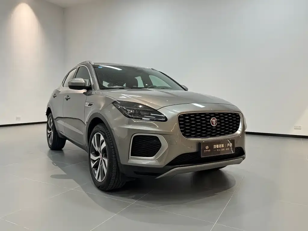 Jaguar E-PACE — фото 3