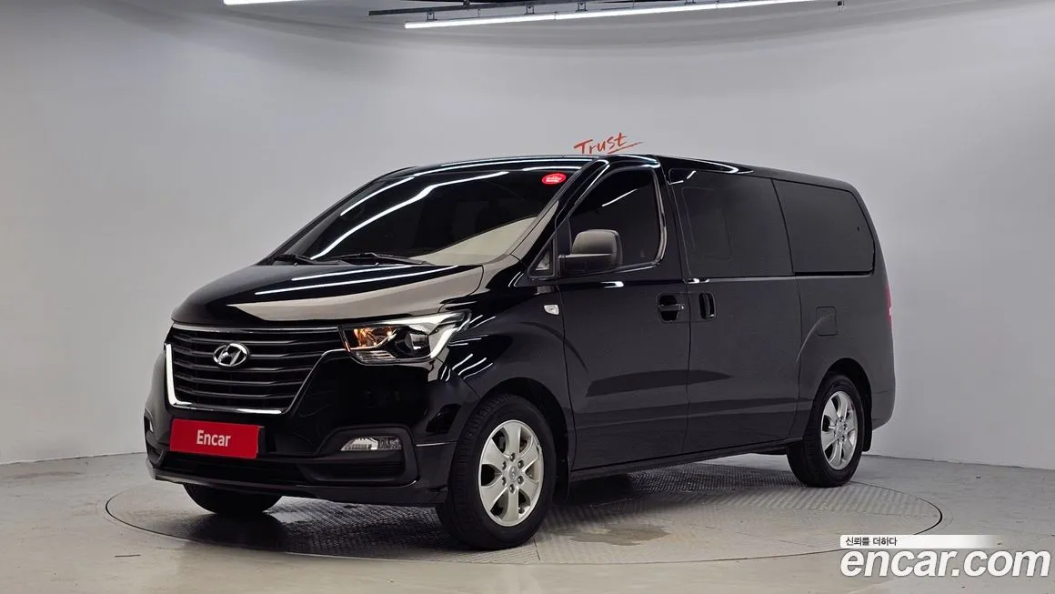 Hyundai Starex — фото 1