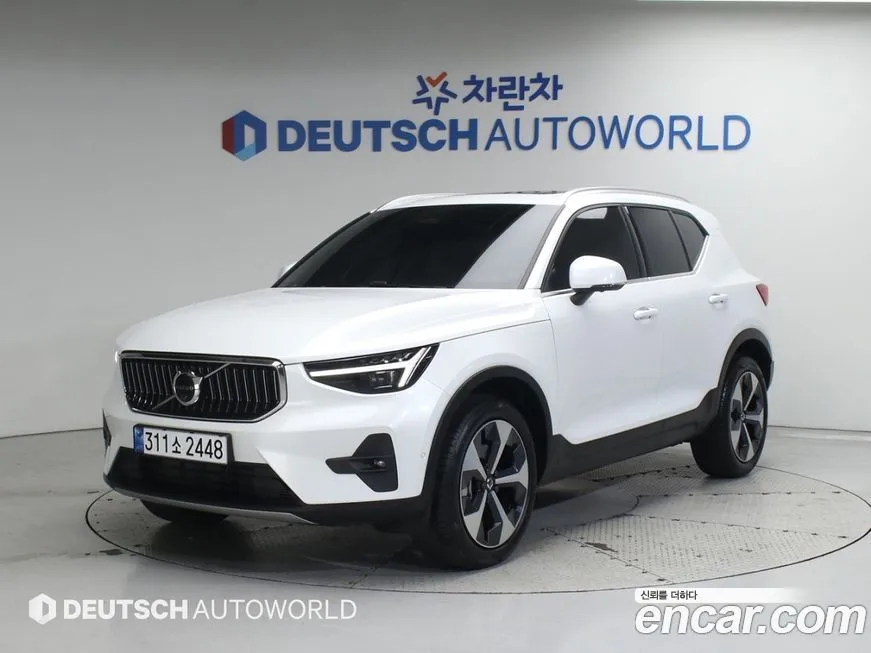 Volvo XC40 — фото 1