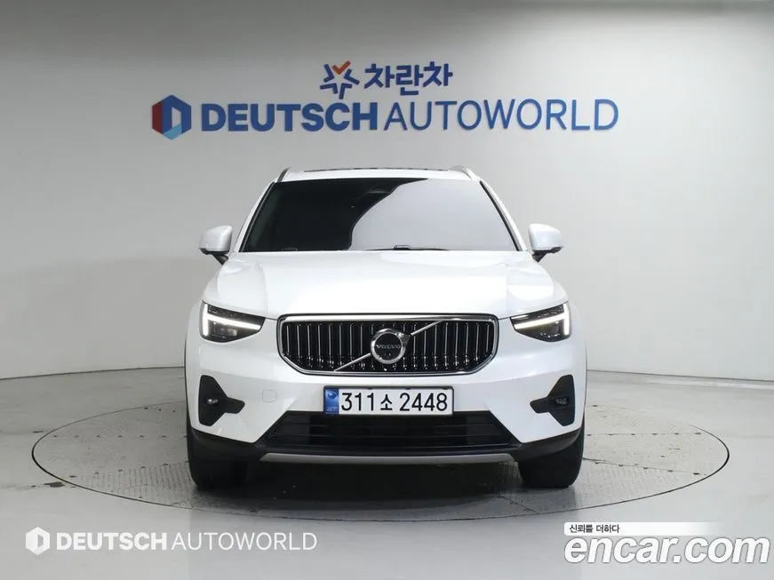 Volvo XC40 — фото 3