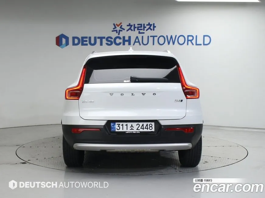 Volvo XC40 — фото 4