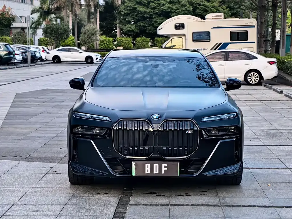 BMW i7 — фото 2