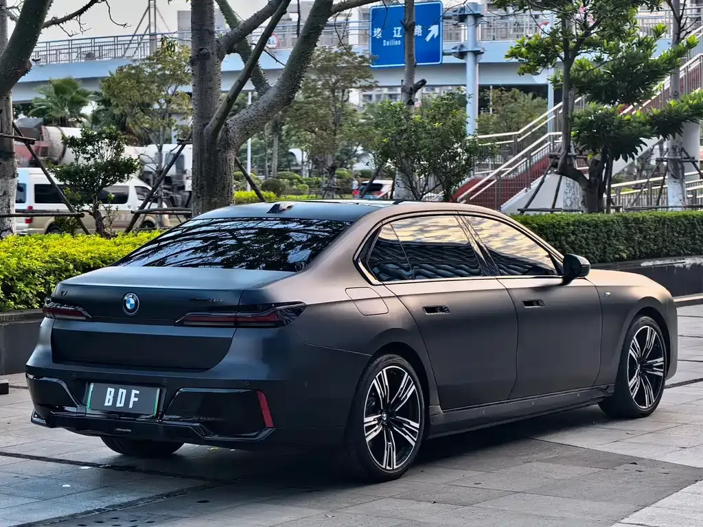 BMW i7 — фото 4