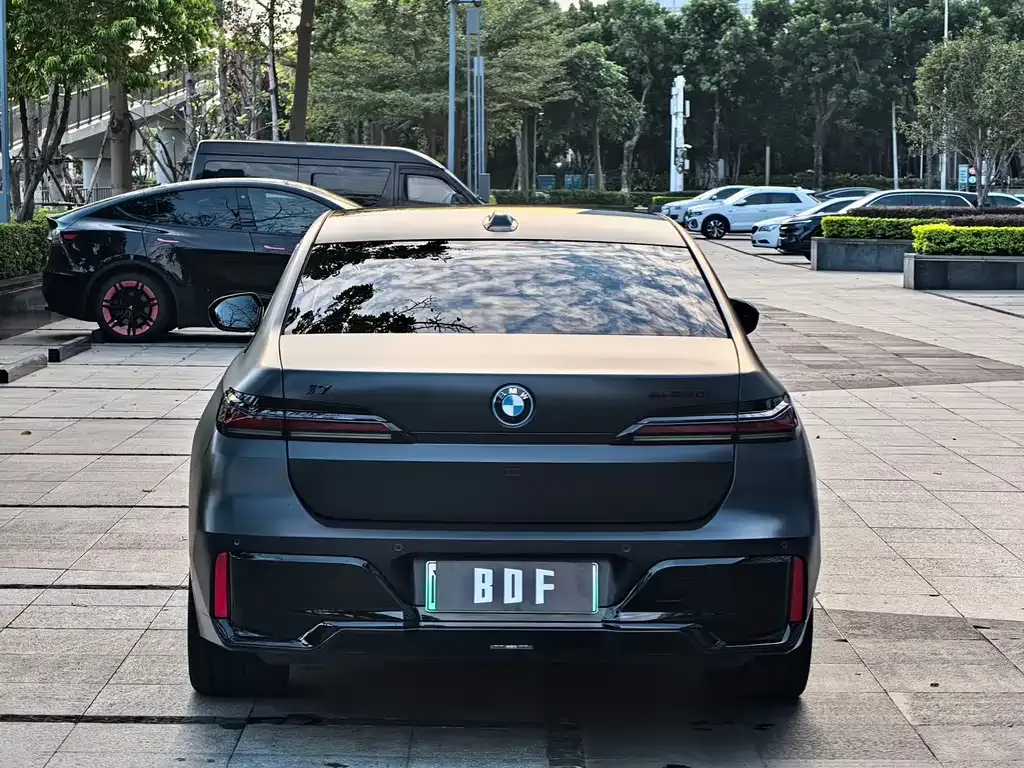 BMW i7 — фото 5