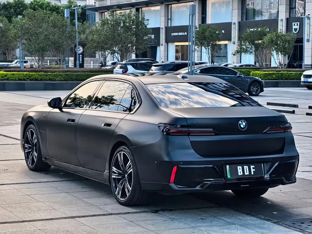 BMW i7 — фото 6