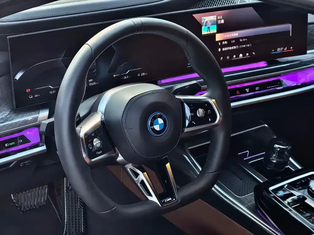 BMW i7 — фото 7
