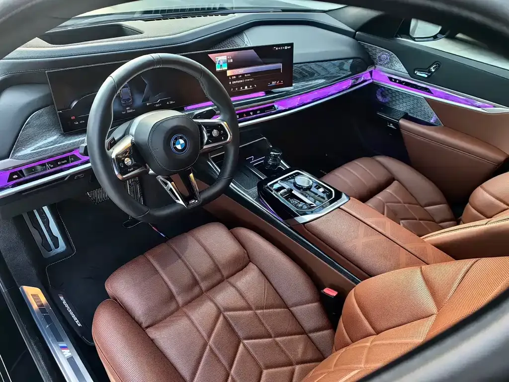 BMW i7 — фото 8